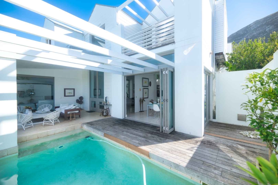 3 Bedroom Property for Sale in Fernkloof Estate Western Cape